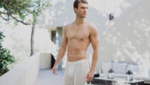 هل تحب المرأة رؤية الرجل عاريا